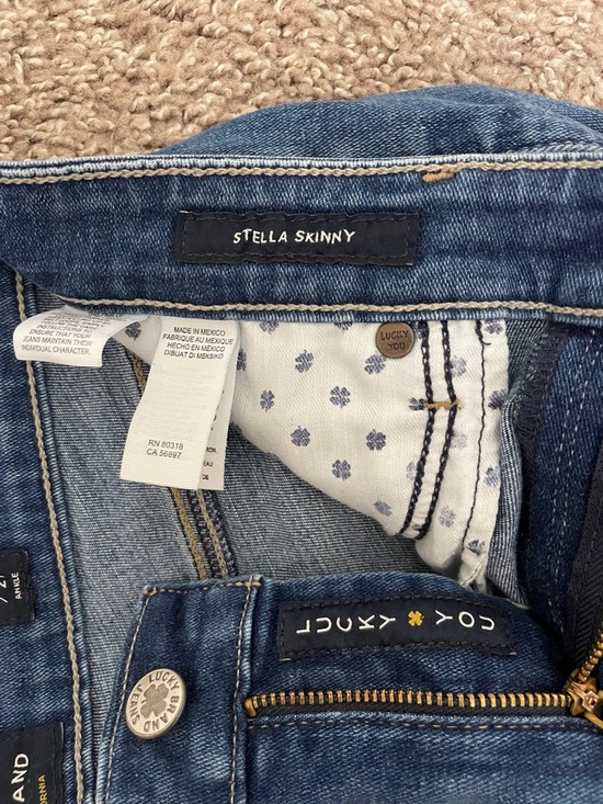 Lucky Brand Skinny Jeans in Medium Blue Wash - Picture 4 of 5